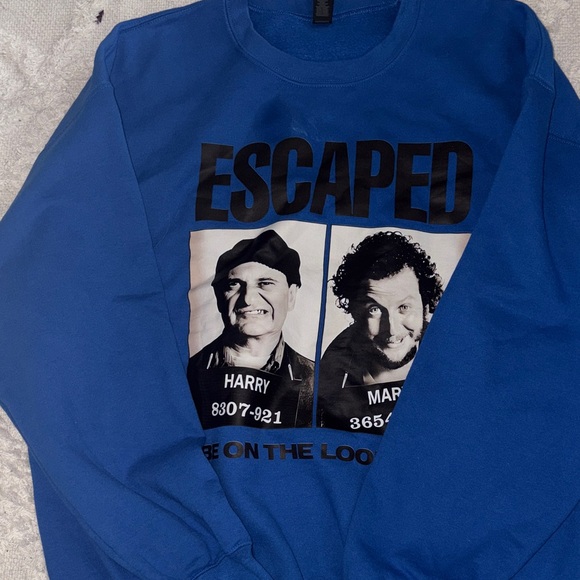 Wet Bandits Marc and Harry Escaped Graphic Blue Crewneck Sweater - Picture 2 of 2